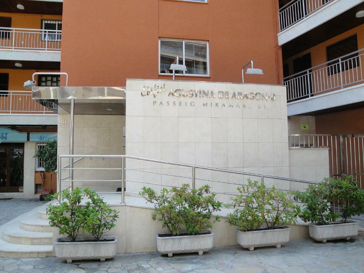 Apartment Augustina De Aragon Салоу Екстериор снимка